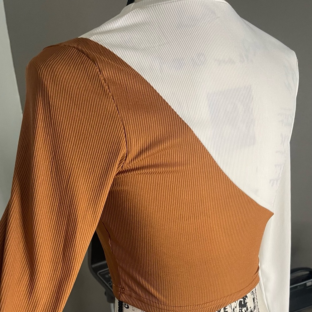 Gone- Stylish Crop Top in Size Small - Picture 6 of 15